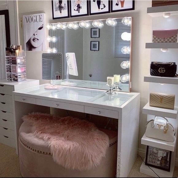 Meet your Posher, Maria🎈 Posh Ambassador🌹 - Picture 2 of 5